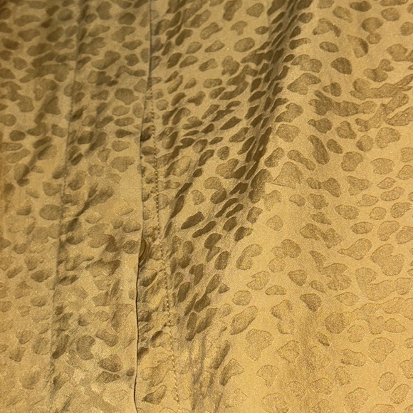 The Avenue 100% silk light gold animal pattern extra-long button-down (14/16) - Picture 6 of 10